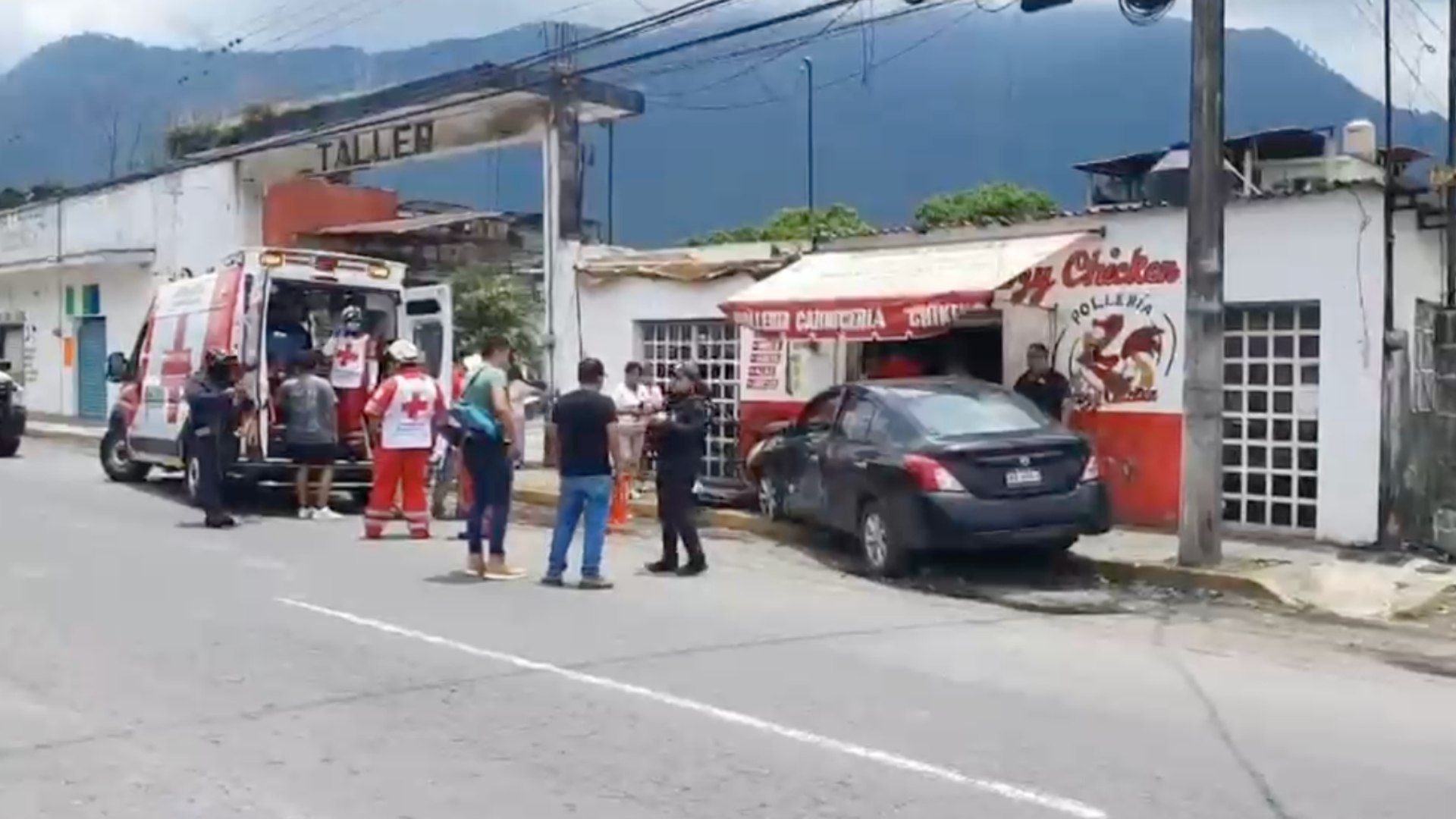 movilización por accidente automovilístico que dejó personas quemadas en la zona centro de Veracruz