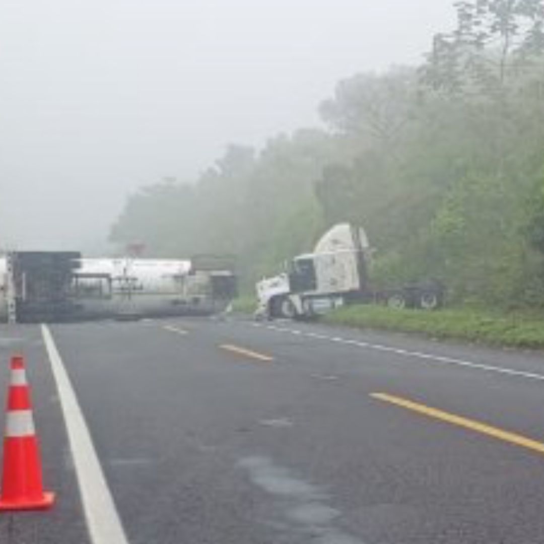 Autopista México-Tupan cerrado tramo de Tulancingo - Tihuatlán