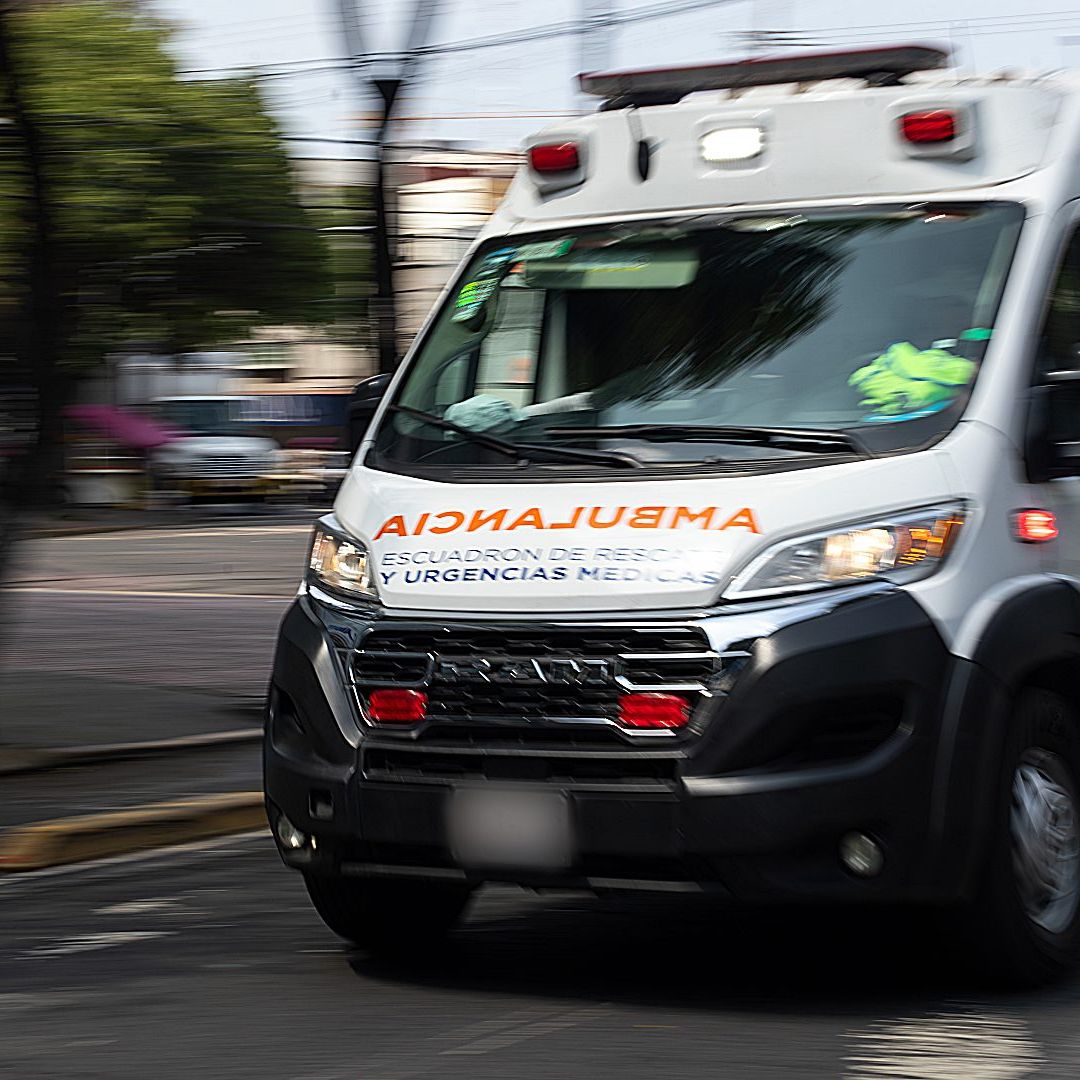 Un accidente vial dejó al menos tres personas lesionadas, entre ellas una policía, en CDMX. Foto: N+ | Archivo