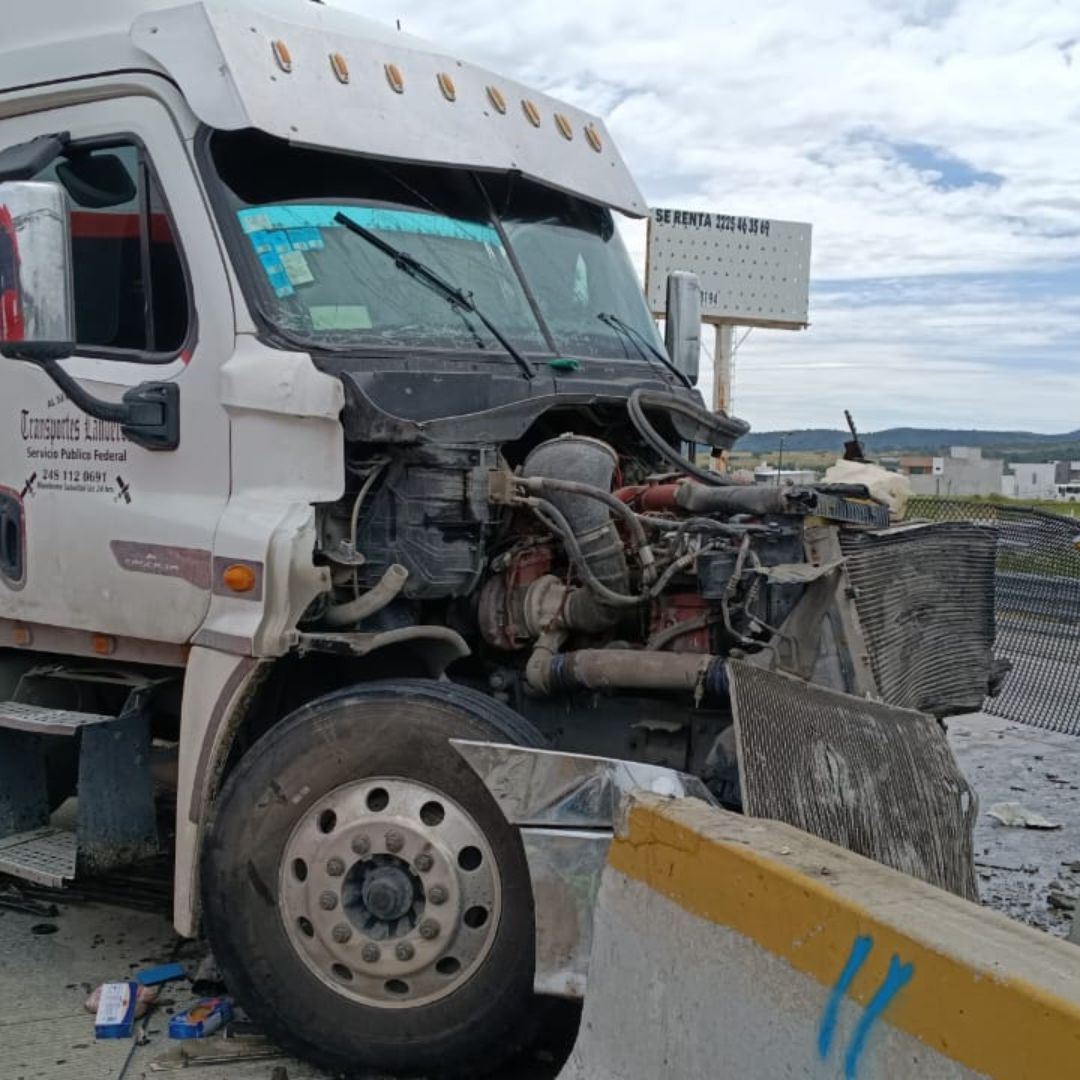 Accidente múltiple en la autopista Puebla-Orizaba. Foto: Alberto Tejeda