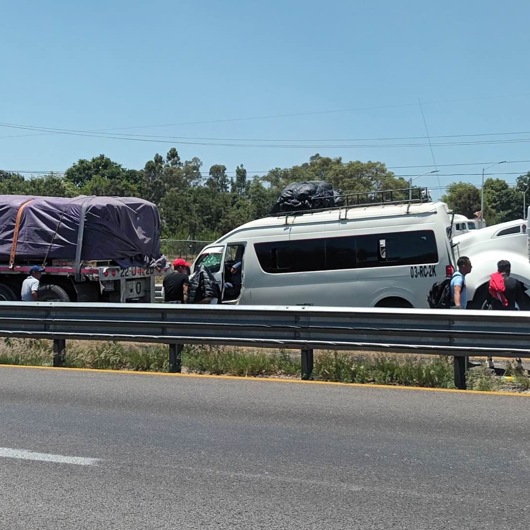 Tráfico por accidente en la autopista Puebla-Orizaba.