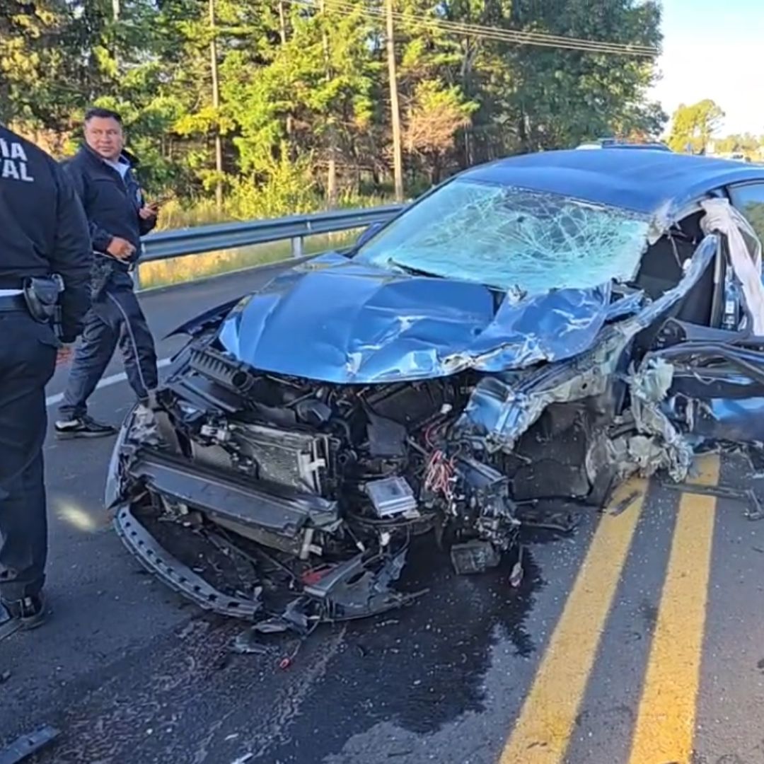 Choque de auto y camioneta de carga en la autopista Tlaxcala-Puebla-