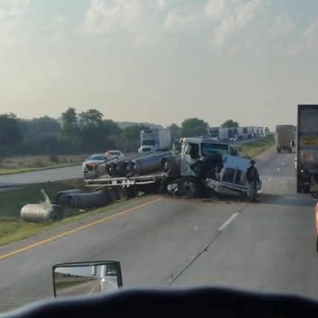 Cierre Parcial en Autopista Arco Norte por Accidente Choque de Tráiler Plataforma Contenedores Hoy 5 de Mayo