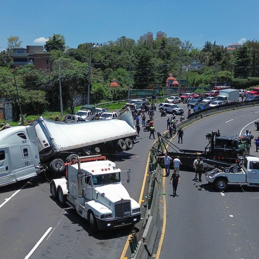 Accidente de tráiler en la carretera México-Toluca