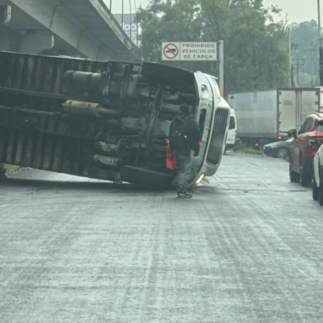 Accidente Volcadura Tractocamión Circulación Vehicular Autopista México Puebla