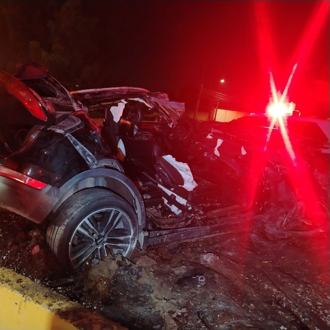 Cuatro muertos deja choque de camioneta en la autopista