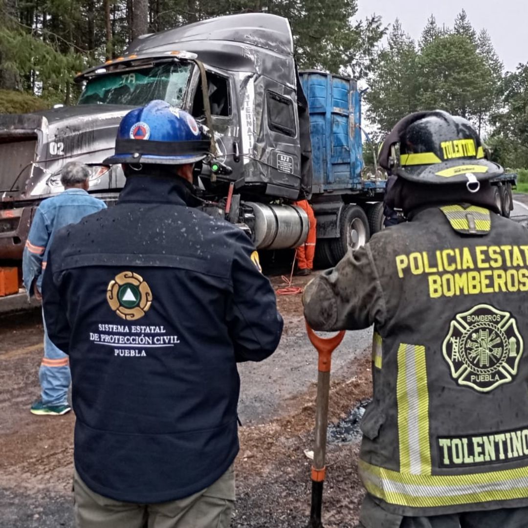 Accidente Volcadura Tractocamión Lluvia Chignahuapan Sierra Norte Puebla