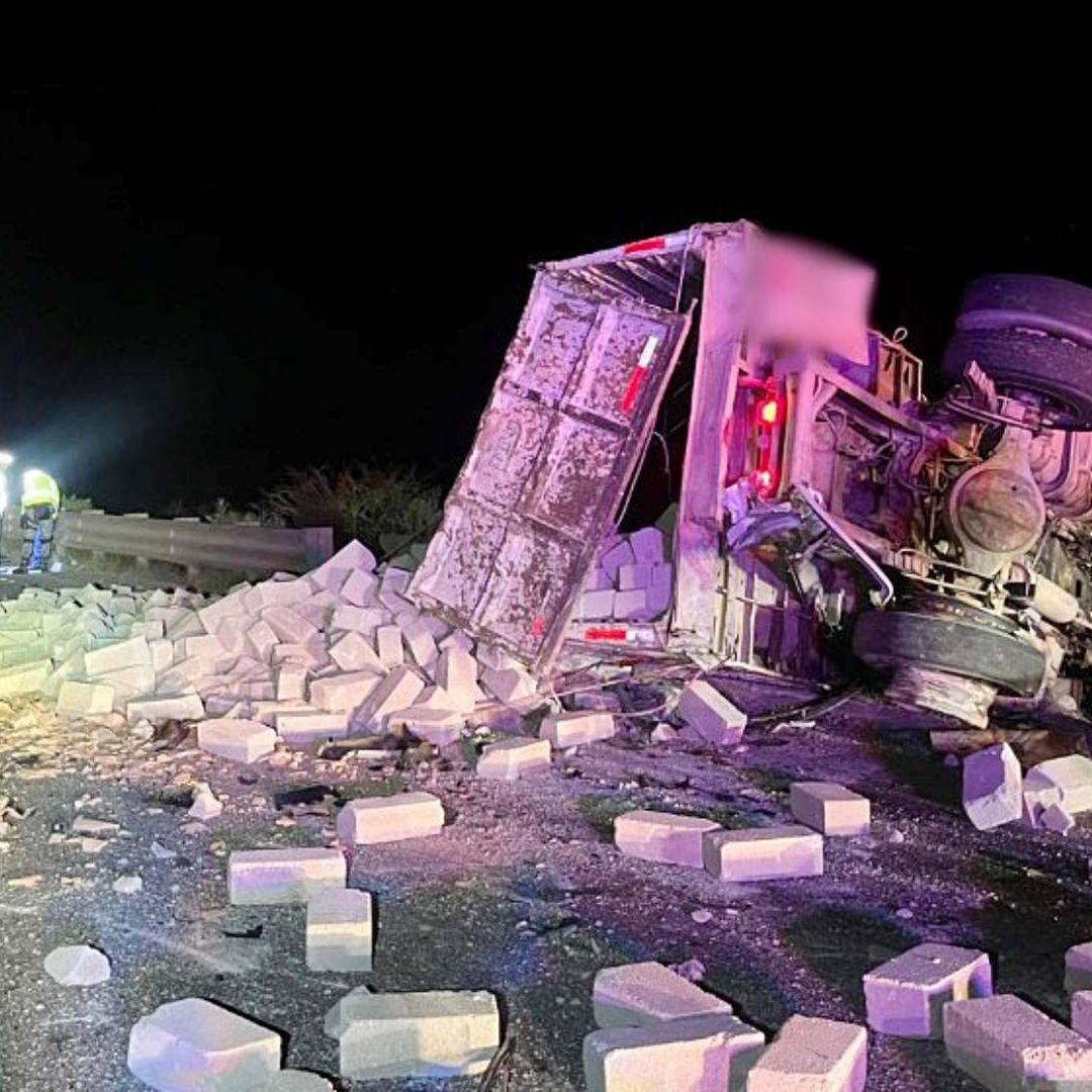 Accidente en la carretera Cuacnopalan-Oaxaca, a la altura del poblado Puerto Mixteco. Foto: X @GN_Carreteras