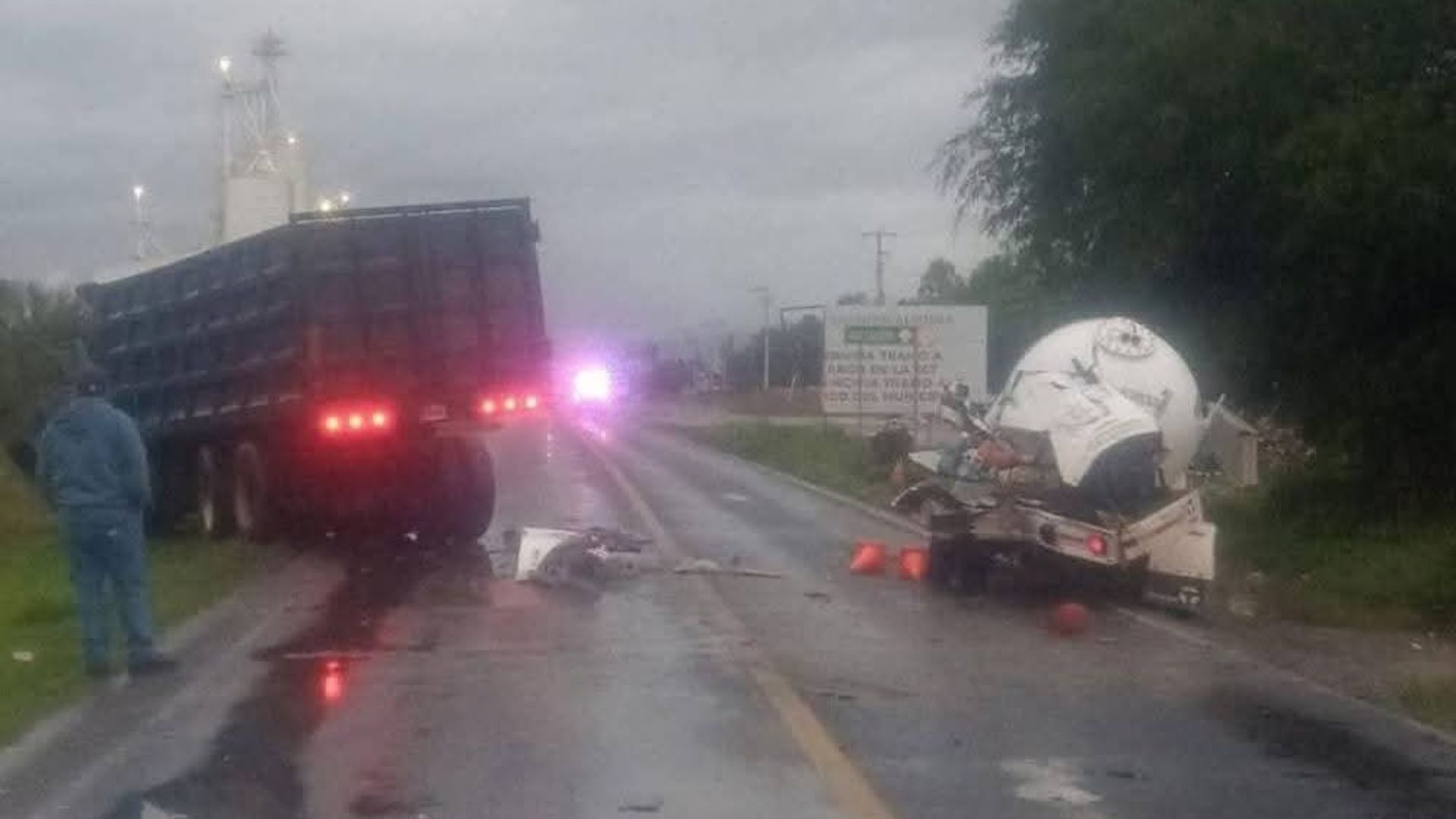 Choque deja cierre total en la carretera Puebla-Tehuacán.