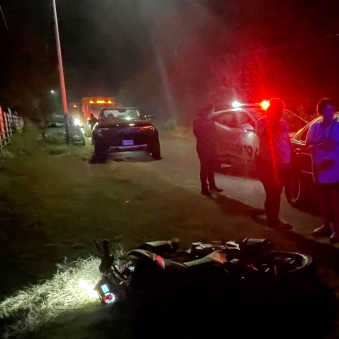 Encuentran a joven herido junto a moto en Montemorelos
