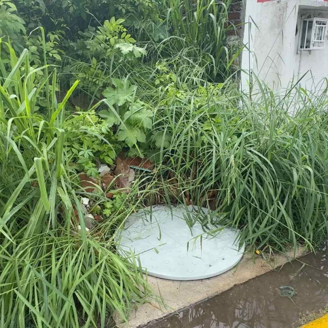 Alcantarilla sin tapa donde murió un adulto mayor en Veracruz.