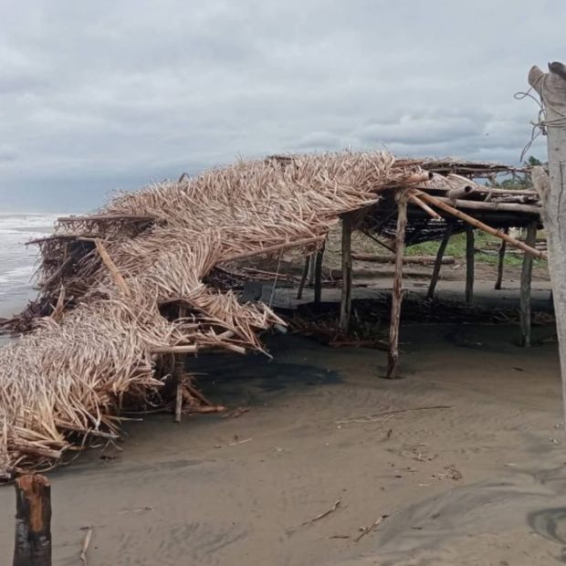 Palaperos en el sur de Veracruz piden ayuda tras devastación en Playa Linda