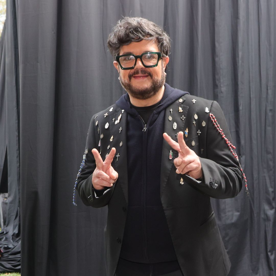 aleks-syntek-reacciona-criticas-presentacion-benito-juarez