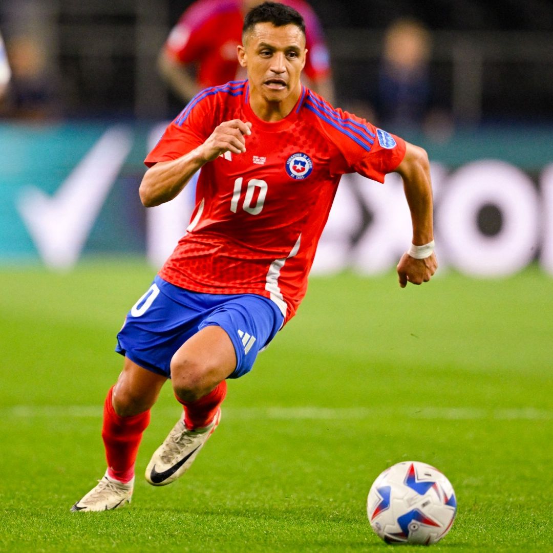Alexis Sánchez, seleccionado chileno, jugó en varios de los mejores clubes del mundo, como Barcelona y Arsenal