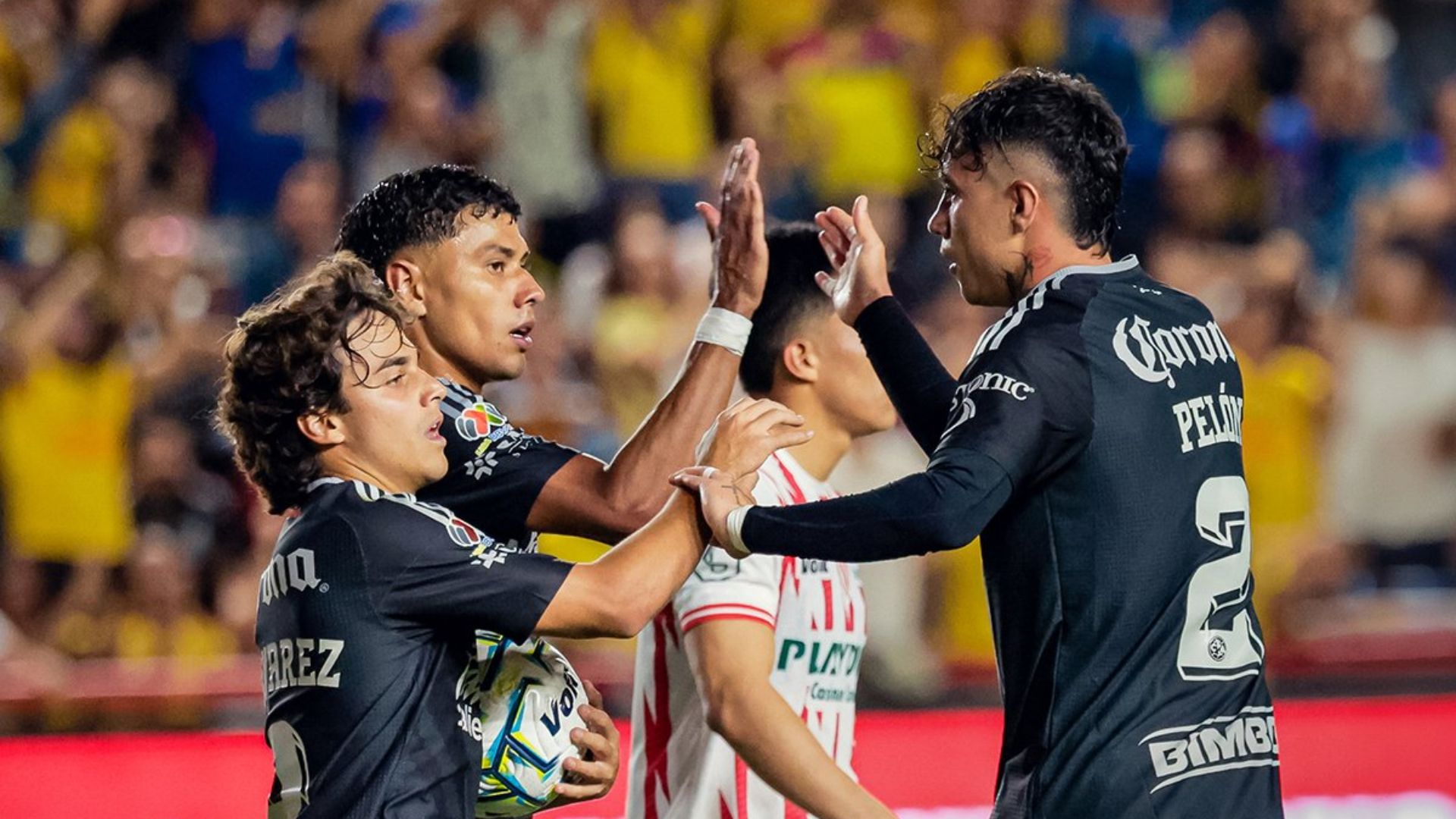 Henry Martín Marca Triplete y Comanda la Victoria de América Sobre Necaxa
