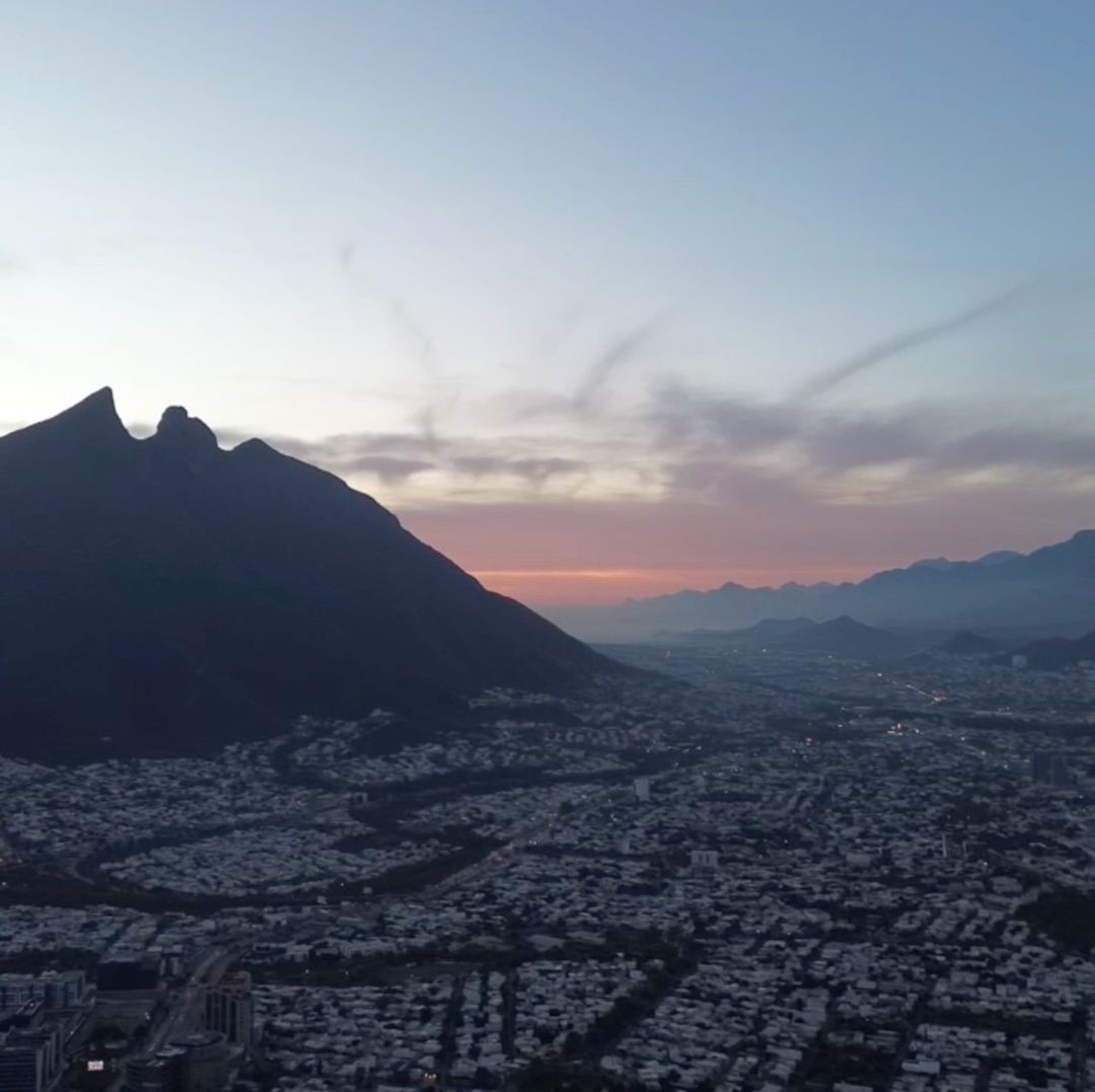 Amanecer en Nuevo León con el Cerro de la Silla
