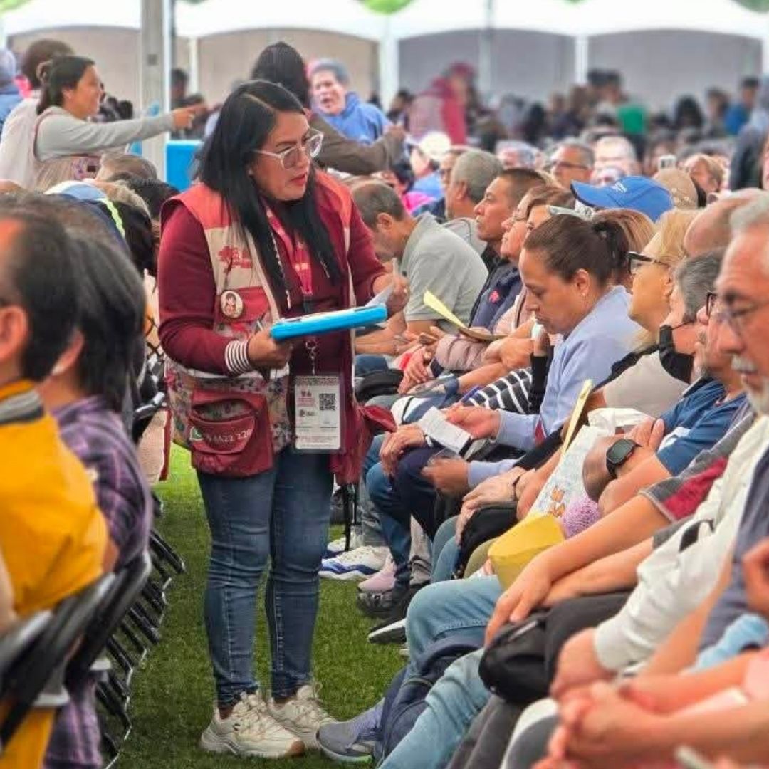 Entrega del apoyo bienestar de 2000 pesos para hombres y mujeres de 57 a 59 años en julio 2026