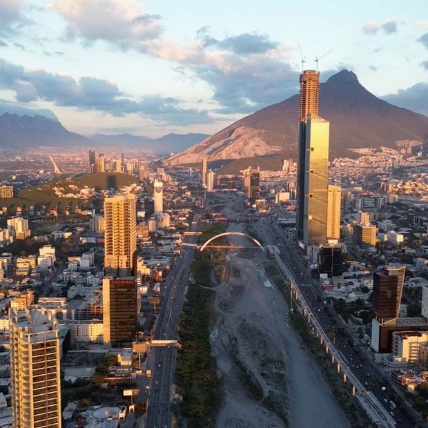 Área Metropolitana de Monterrey en el amanecer