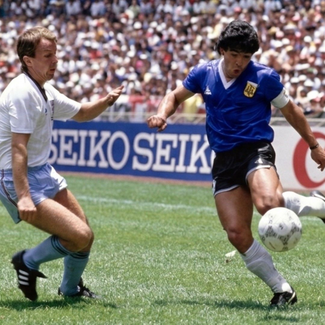 Maradona le marcó dos goles a Inglaterra en cuartos de final del Mundial México 86