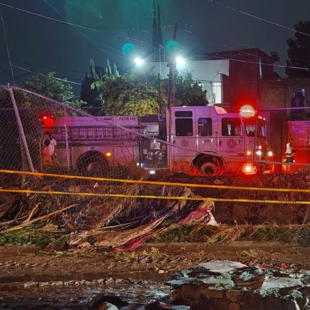 Lluvias generan que arroyo se desborde en Zapopan