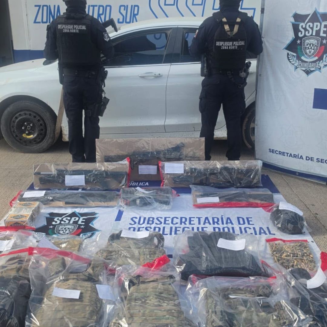 Dos vehículos y un arsenal fueron decomisados por agentes estatales