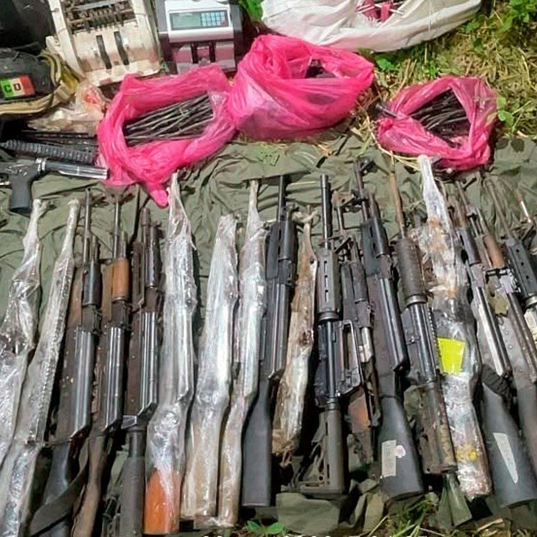 Armas largas y otros artefactos asegurados en Sinaloa. Foto: Gabinete de Seguridad