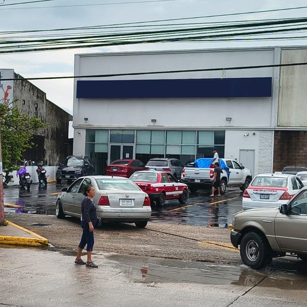 Asaltan sucursal bancaria ubicada en la colonia Las Fuentes.