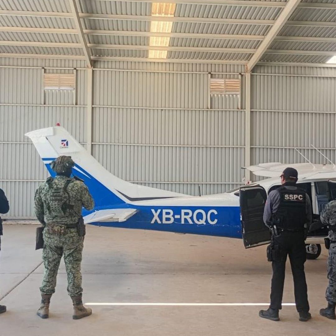 Esta es la avioneta cargada de droga que confiscaron autoridades federales y estatels.