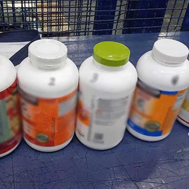 Frascos de suplementos con hidrocodona y acetaminofén asegurados en AICM