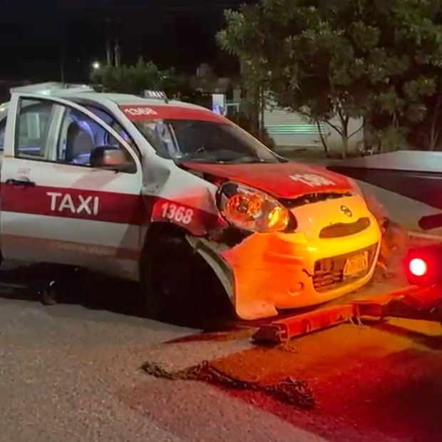 Taxi con daños es asegurado tras accidente en Tuxpan, Veracruz