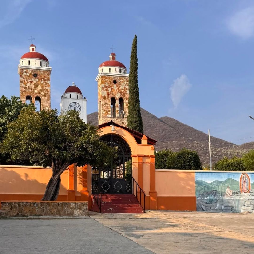 Tres muertos tras ataque armado frente a iglesia en Chiautla de Tapia, Puebla.