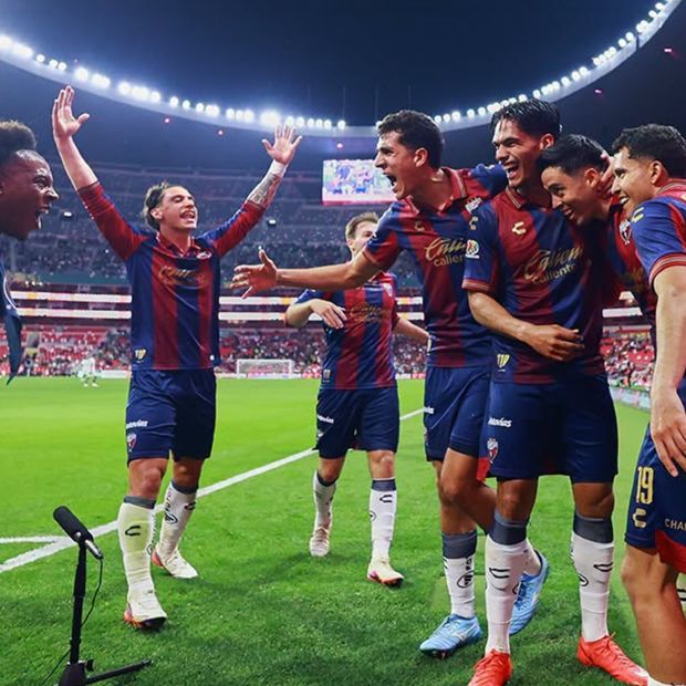 Los Potros de Hierro celebran una anotación durante un partido en el Estadio Banorte. Foto: Atlante FC