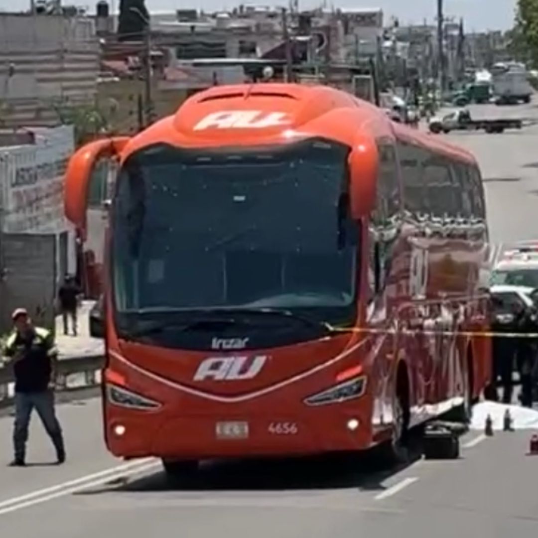 Muere mecánico atropellado por autobús de pasajeros.
