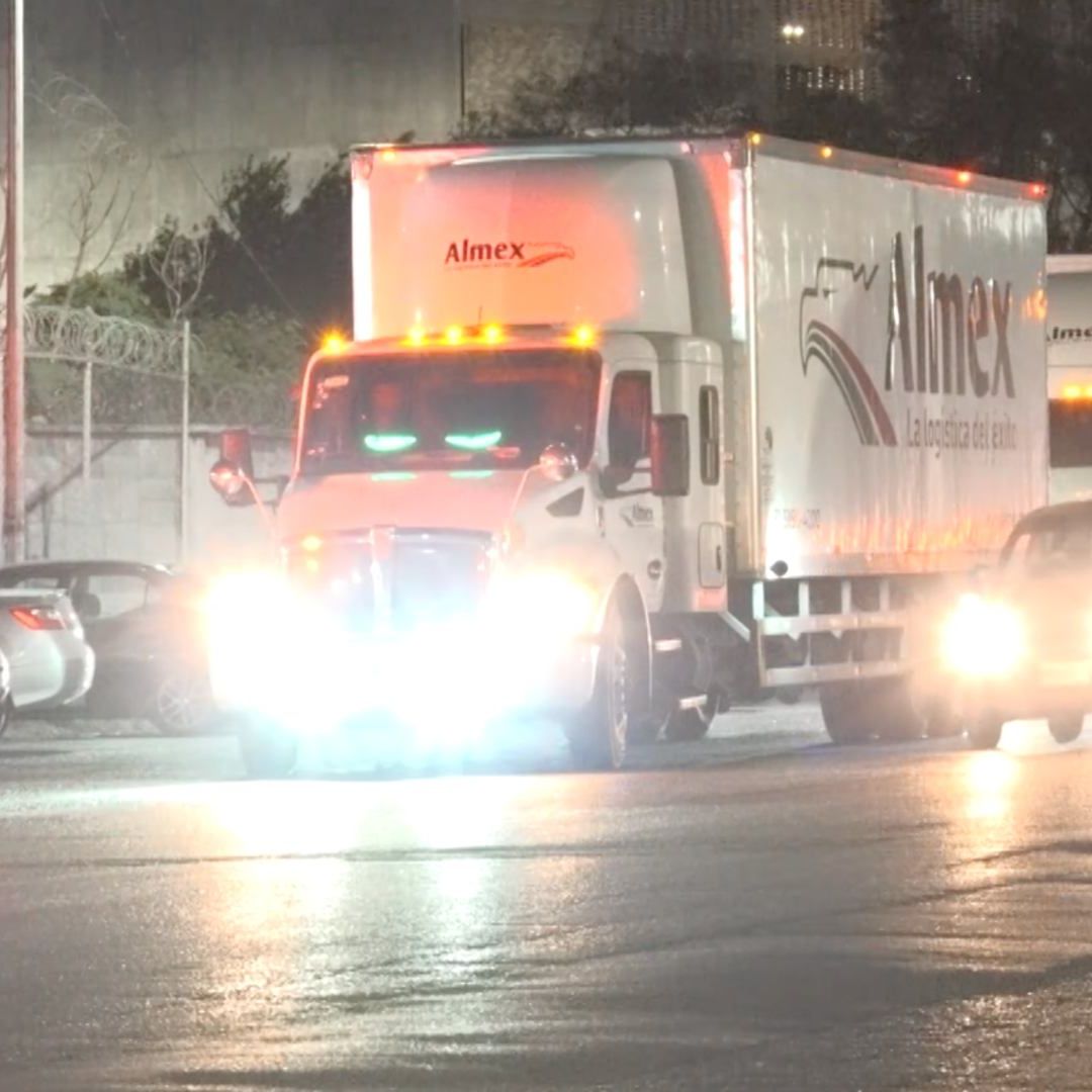 Trailer atropella a guardia en empresa en Monterrey