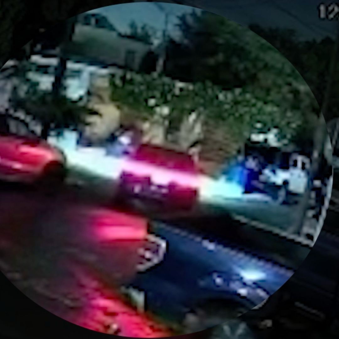 Conductor intenta atropellar a exnovia y amigos en Monterrey