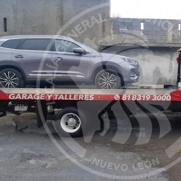 Encuentran vehículo utilizado en doble ejecución en Monterrey