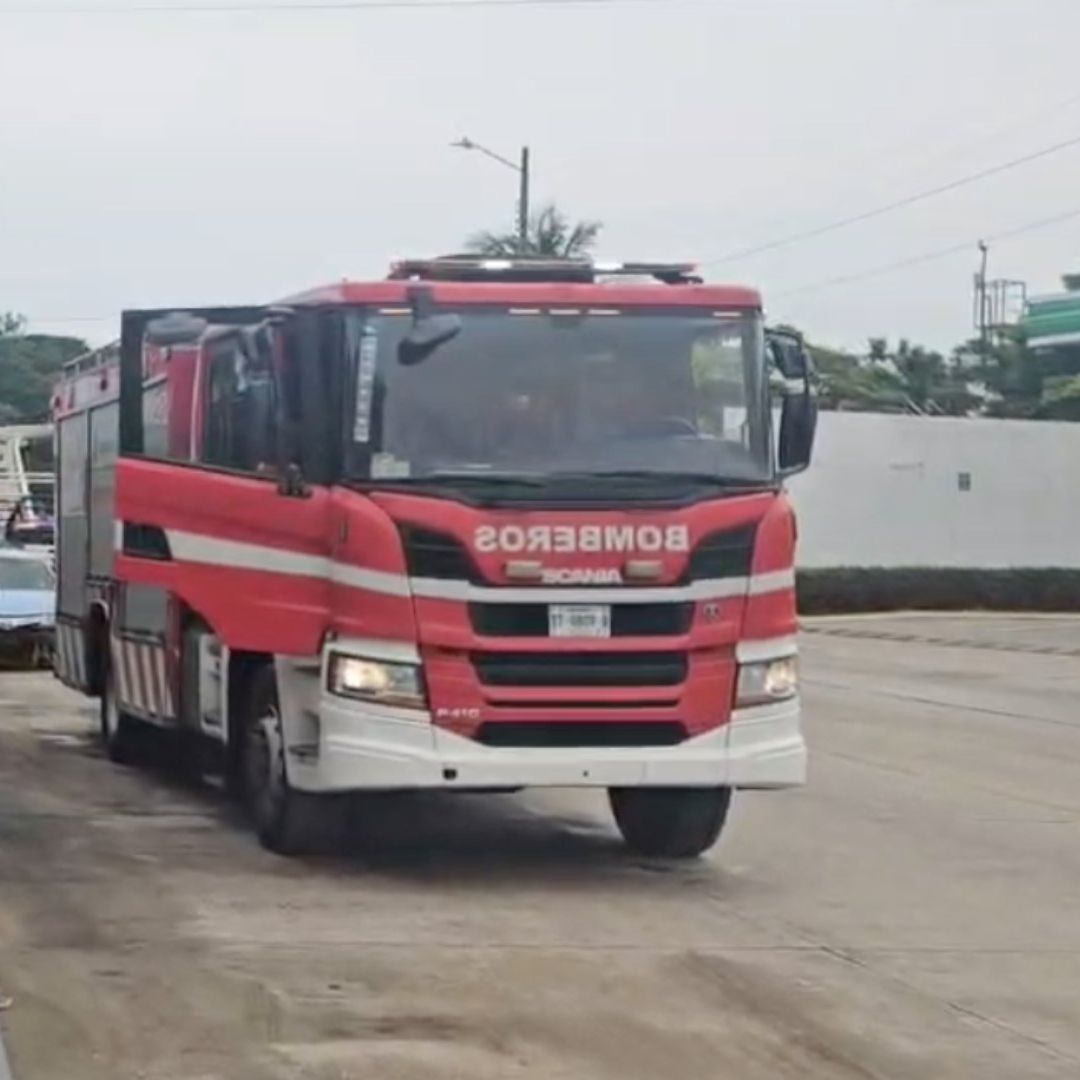 Se incendia auto en Coatzacoalcos