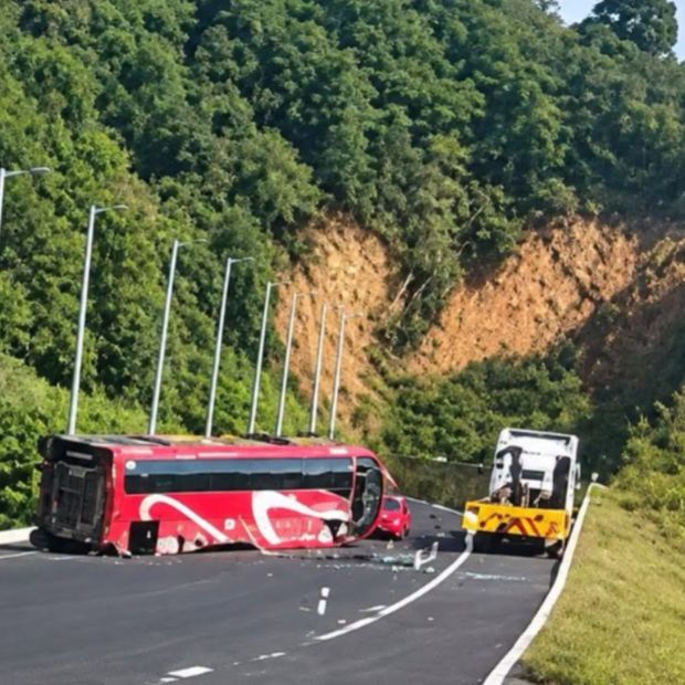 Autobús se Queda sin Frenos en Las Cumbres de Maltrata; Una Mujer Mayor Murió