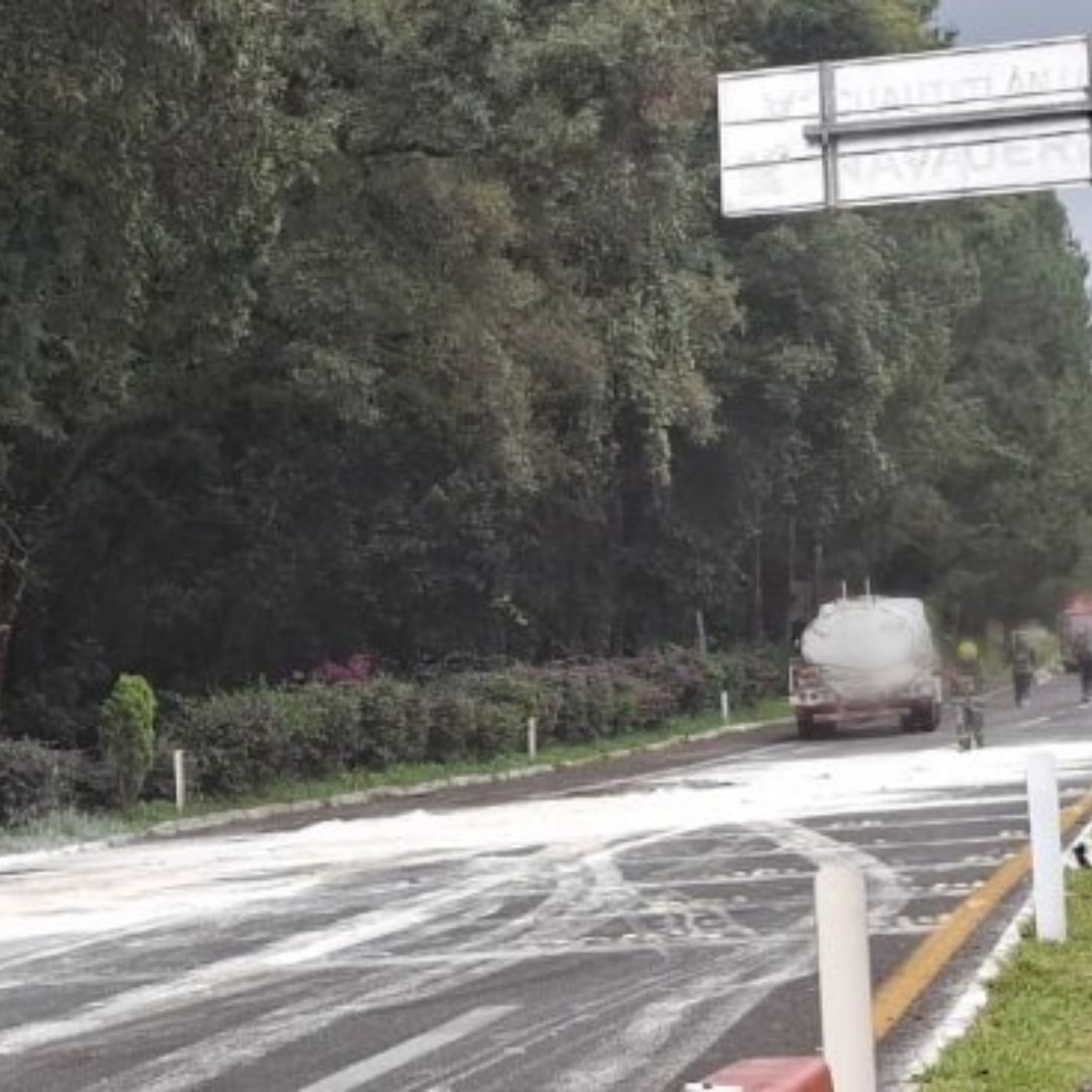 Atención de accidente en Autopista México-Cuernavaca.