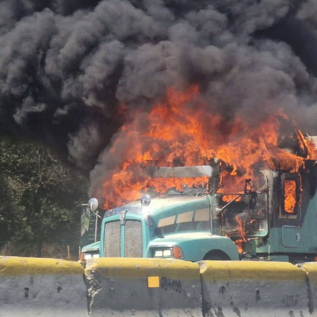 Se Desata Enfrentamiento entre Guardia Nacional y Encapuchados en la Autopista México-Puebla