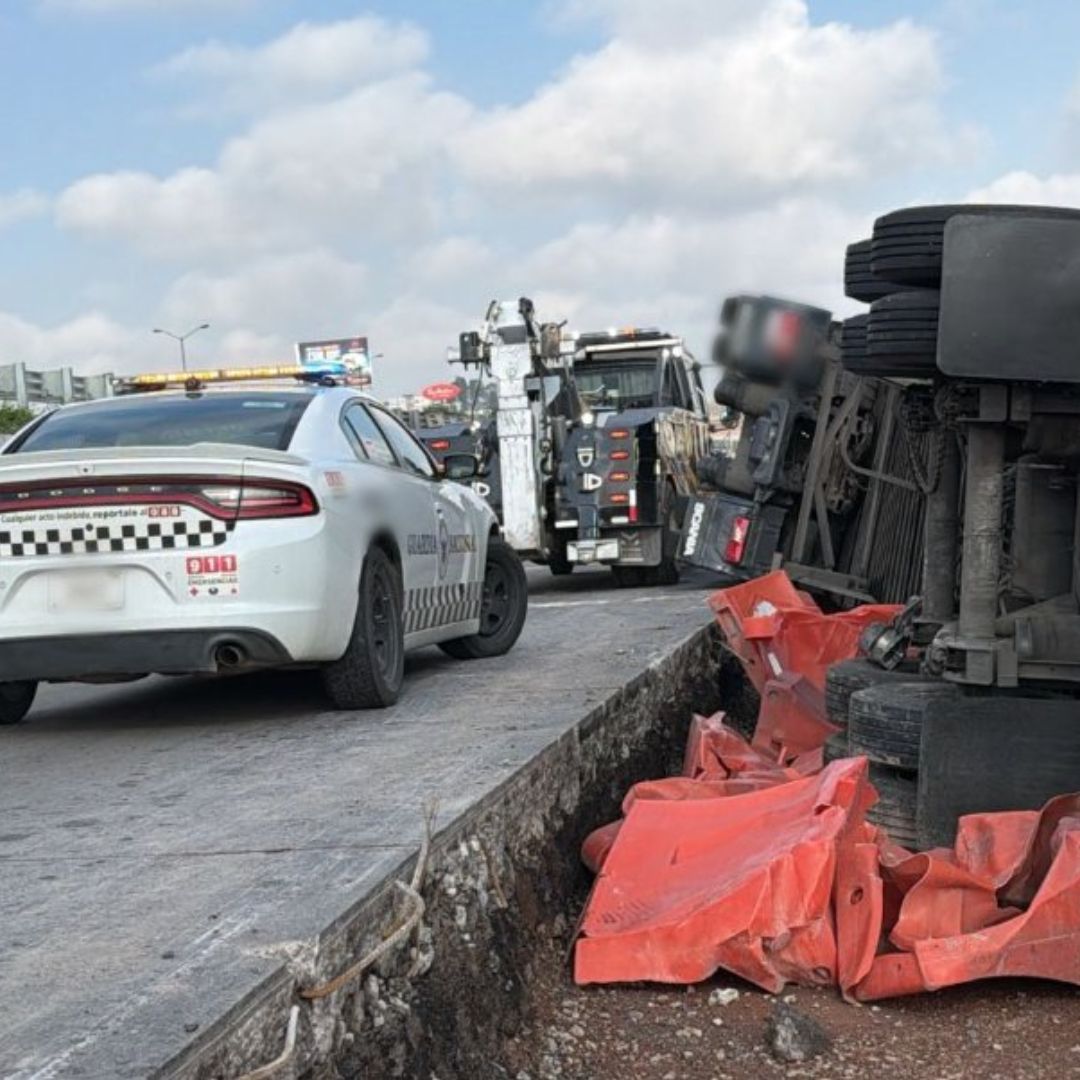 La Guardia Nacional abandera un accidente en el km 147 de la México-Querétaro, a la altura de la caseta de Palmillas