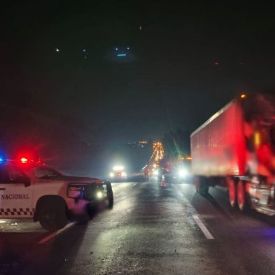 La Guardia Nacional abandera un accidente vial en la México-Querétaro, a la altura del municipio de Polotitlán, Edomex