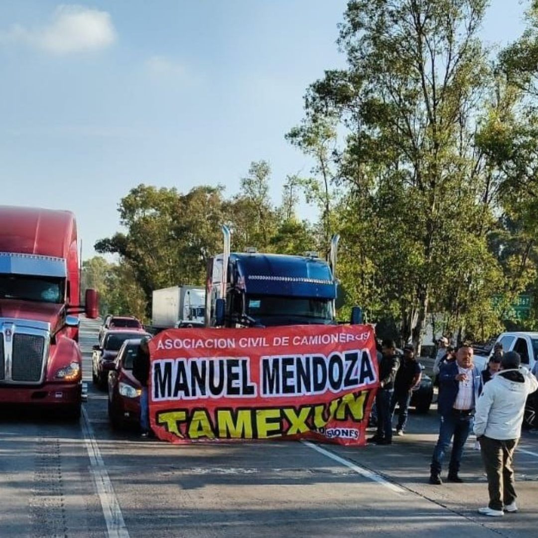Manifestantes en la autopista México-Querétaro