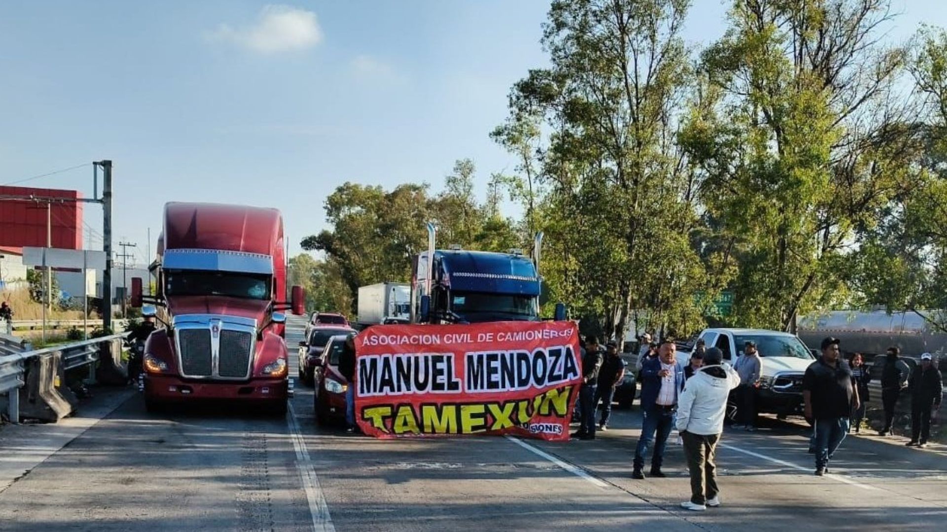 Manifestantes en la autopista México-Querétaro