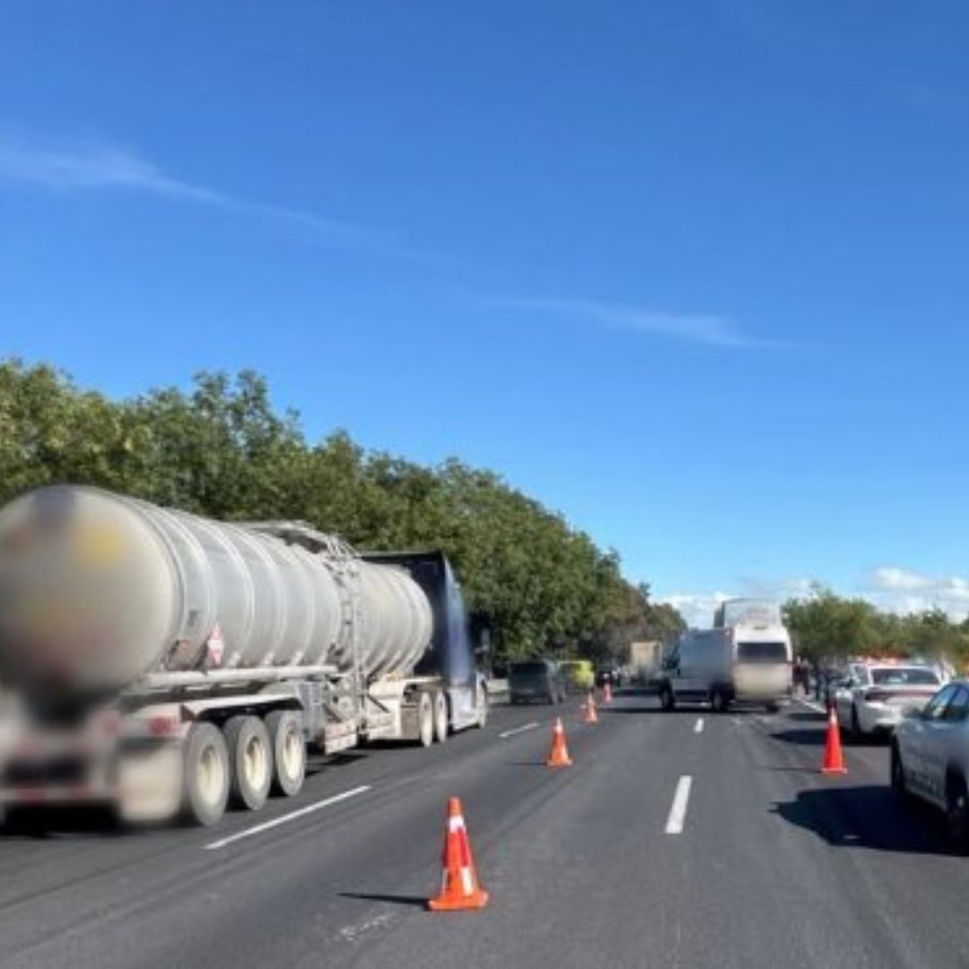 La Guardia Nacional abandera un accidente múltiple en la México-Querétaro