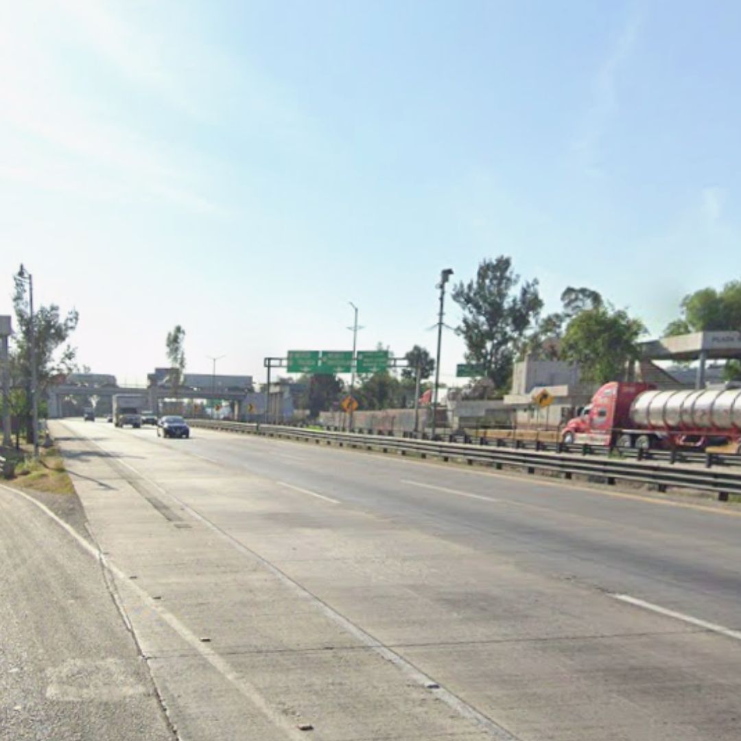 Tránsito en la autopista México-Querétaro, a la altura de la caseta de cobro de Jorobas