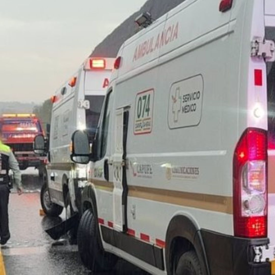 Choque entre dos ambulancias en la autopista México-Querétaro