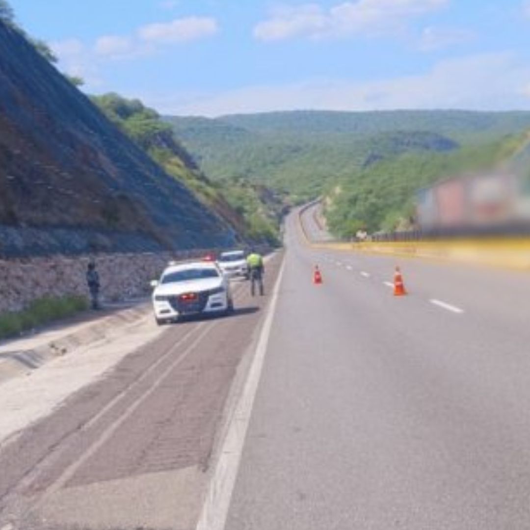 Cierre de carriles en la Autopista del Sol.