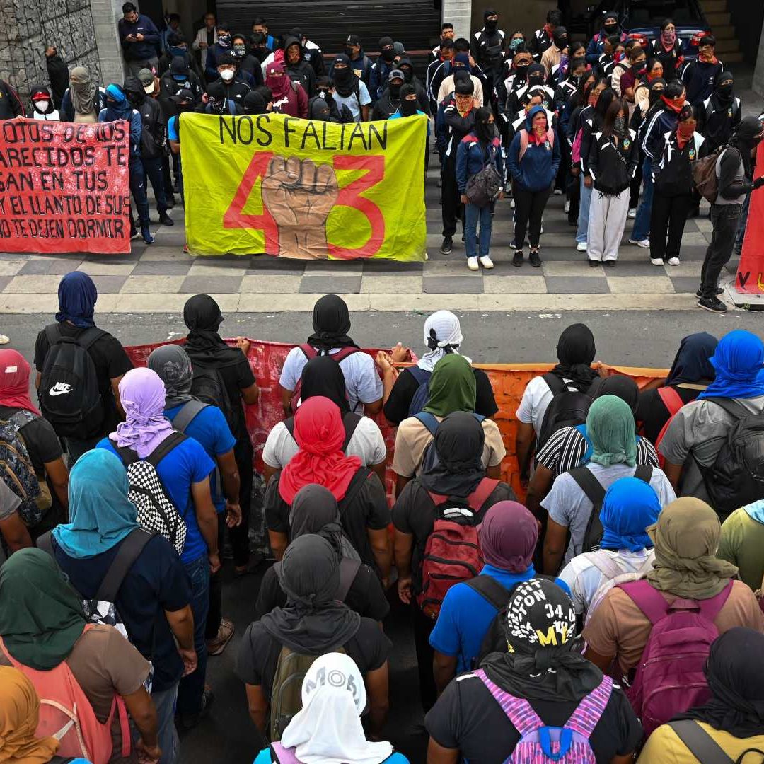 Mitin de familiares de los 43 normalistas de Ayotzinapa en la CNDH el 24 de septiembre 2026. Foto: Cuartoscuro