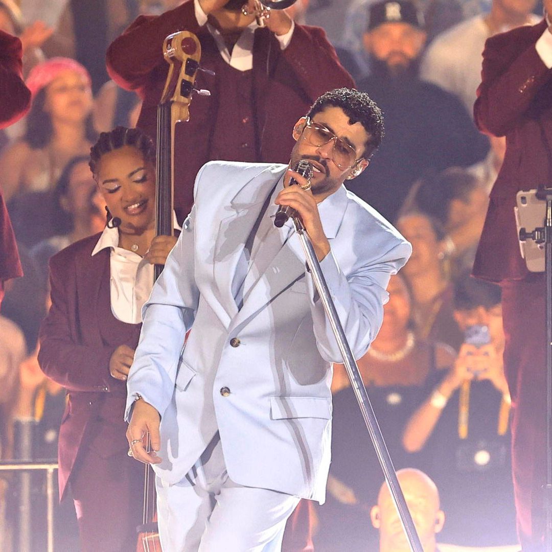 Bad Bunny en su primer concierto de regreso en Puerto Rico. Foto: EFE